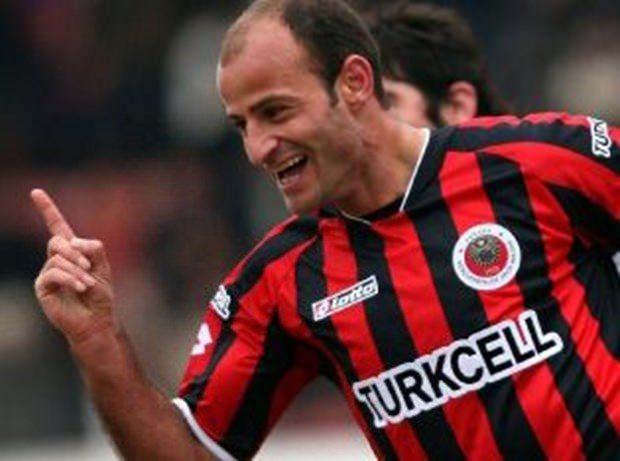 <p><strong>25. SANİYE</strong><br />
<br />
2006-2007 sezonunda Gençlerbirliği-Trabzonspor maçında Gençlerbirliği'nden Okan Öztürk.</p>

<p> </p>

<p> </p>
