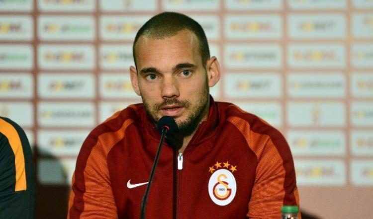 <p><strong>''KAL'' DENMEYECEK</strong></p>
<p>Sneijder'de de gelecek teklifler belirleyici olacak. Eğer Hollandalı oyuncuya iyi bir teklif gelirse yönetim ayrılığa izin verecek.</p>