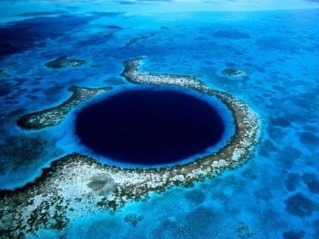 <p>Great Blue Hole, Belize</p>
