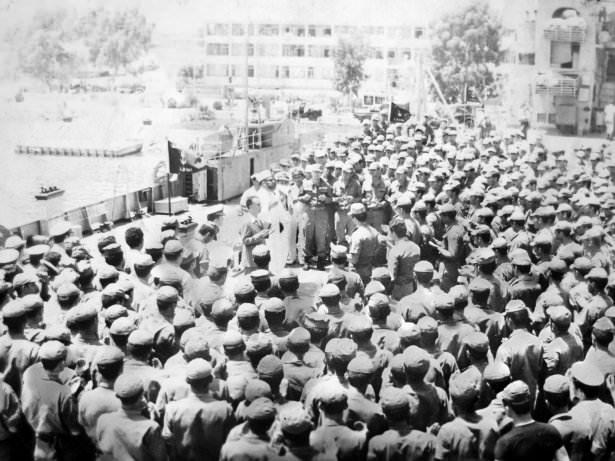<p>22 Temmuz Sabahı Yavuz Plajına Çıkarılan 39. Tümene Bağlı Tanklar – Ortada Plaja Adını Veren Şehit Üsteğmen Yavuz Sokullu</p>

<p> </p>
