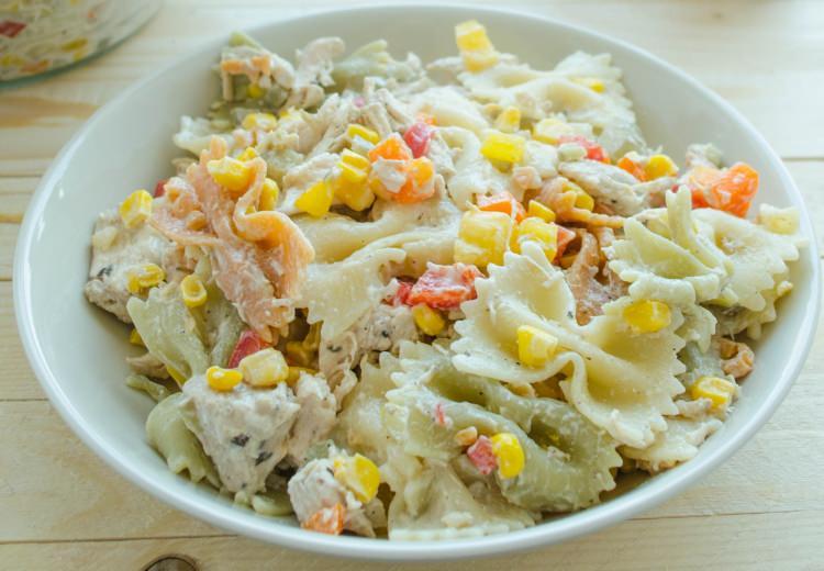 <p>Makarna salatası</p>
