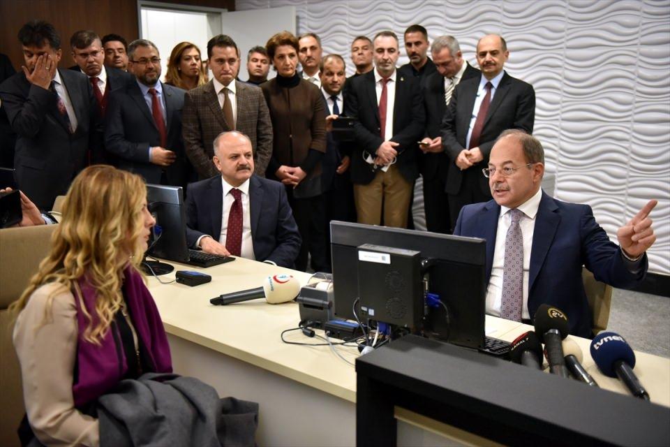 <p>Peki böyle ortamda altı çocuğun refakatçisi annesi ne yapardı? Maalesef yerde, mozaiğin üzerine mukavva sererek yatarlardı. Bu söylediğim tarih çok eski değil. </p>