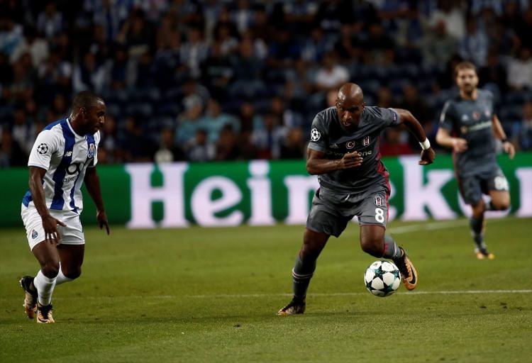 <p>Bir diğer Portekiz spor gazetesi Abola'da Beşiktaş'ın 3-1'lik Porto galibiyetini manşetine taşıdı. Abola "Porto için acı son" manşetini attığı haberinde Portolu teknik adam Sérgio Conceiçao'nun "Mağlubiyetin sorumlusu benim" açıkmalasını okuyucularına iletti. </p>
