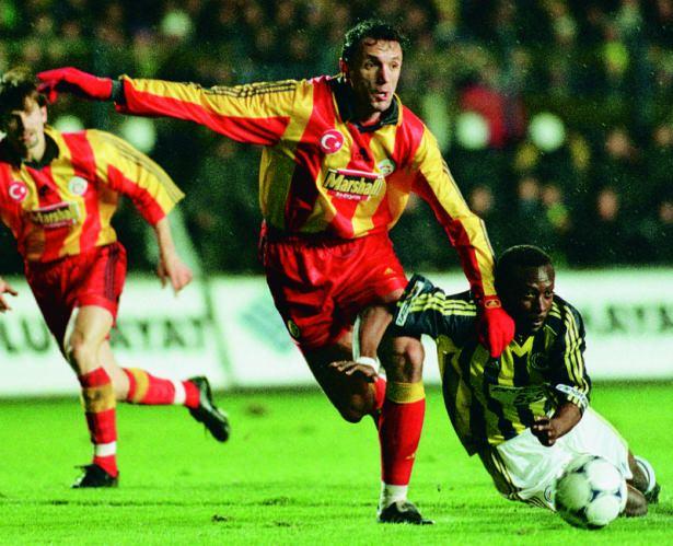 <p>1999'dan bir Galatasaray - Fenebahçe derbisi</p>