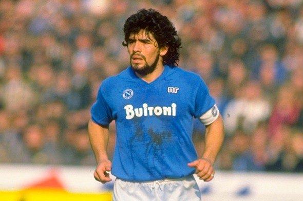 <p>Muhabir: İspanya'da başarılı olabilecek misin?<br />
<br />
Maradona: Top orada da yuvarlak değil mi?</p>