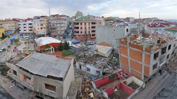 <p><strong>Gaziosmanpaşa</strong><br />
2 yıl önce: 1.421 TL/m²<br />
Şimdi: 2.127 TL/m²</p>
