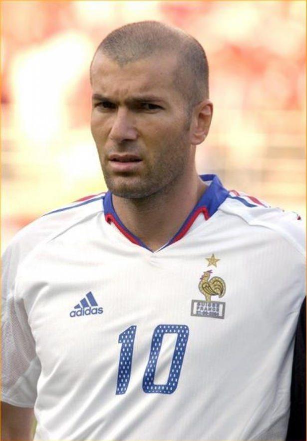 <p>Blackburn Rovers zamanında, takıma transfer edilmesi için önerilen Fransız efsane Zinedine Zidane'ı reddetmiş.</p>