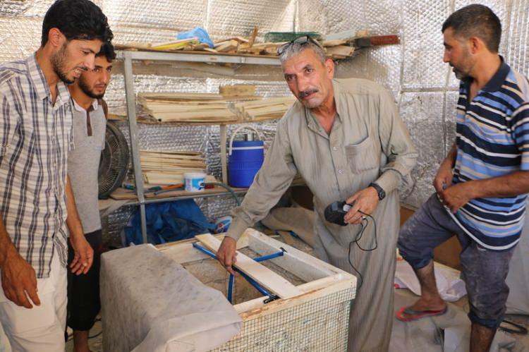 <p>"Vantilatör klima"nın çadırın içini soğutması, ürünün çadır kentte yaygınlaşmasına ve bazı Suriyeliler tarafından üretilip satılmasına da neden oldu.</p>

<p> </p>
