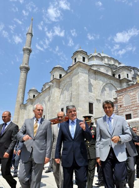 Öte yandan Cumhurbaşkanı Gül'ün, Kâbe’nin resmedildiği 150 yıllık yağlı boya tablonun restorasyonunun Çankaya Köşkü’nde yapılması için talimat verdiği belirtildi.
