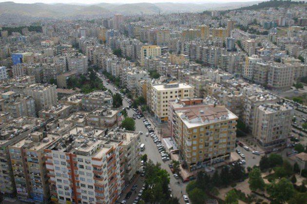<p>ŞANLIURFA</p>
<p> </p>
<p>934 bin seçmeni bulunan Şanlıurfa'da bin denek üzerinde yapılan araştırmada AK Parti'ye yüzde 58 oranında oy veren denekler, BDP'ye ise yüzde 30 oranında oy verdi. Oyların geri kalanını ise kararsızlar ile MHP, CHP ve Saadet Partisi paylaştı.</p>