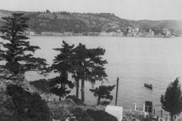 <p>Dünyaya yön veren devletlere başkentlik yapan İstanbul, her dönemin gücünü ve kültürel yapısını içinde barındırıyor. Bu güzel şehirde bir tarihi yolculuğa çıkmak ister misiniz? Yaşlılardan sürekli "Ah nerde o eski İstanbul" serzenişlerini çok fazla duymuşsunuzdur. Büyük devletlerin başkentliğini yapmış bu özel şehir, antik çağlardan günümüze kadar binlerce yılın kültürel etkilerini de hâlâ koruyor.</p>