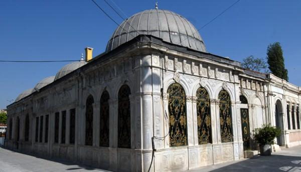 <p>Prens Sabahaddin Türbesi</p>
<p>Bostan İskelesi Sokak - Eyüp</p>