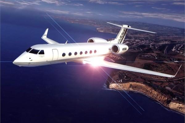 <p><strong>Özel jet</strong><br />
<br />
İnternet üzerinden 40 milyon dolara satılan Gulfstream marka jet, yeni sahibini "tek seferde yapılan en yüksek tutarlı e-ticaret" ile Guinness Rekorlar Kitabı'na soktu.</p>
