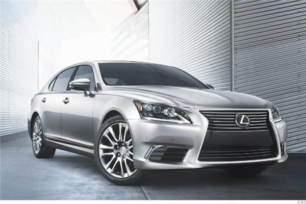 <p><strong>Lexus LS 460<br /></strong><br />Doksanlı yılların en beğenilen lüks araçlarını üreten Lexus, yeni modelleriyle de dikkat çekiyor.</p>