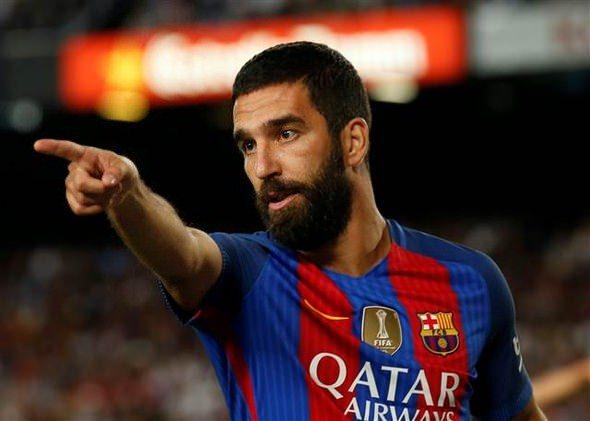 <p>Atletico Madrid maçında sağ bacak kaslarından sakatlanan Messi'nin, 3 hafta oynamayacağının duyurulmasının ardından ise gözler yine Arjantinli futbolcunun yerini kimin dolduracağına çevrildi. </p>
