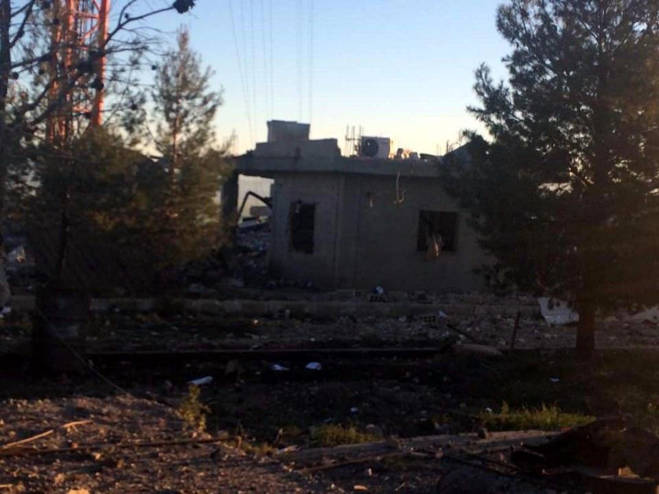 <p>Hava harekatında, Sincar Dağı'nda bir radyo istasyonu ile çok sayıda PKK- PYD hedefi isabet aldı.</p>