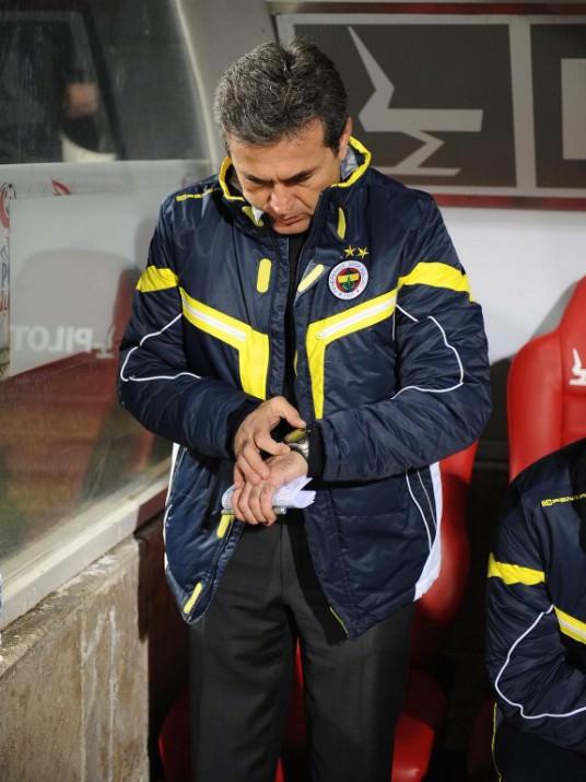 Aklı yeni eren çocuklar muhtemelen Türkiye'de 'Lider Galatasaray'diye bi takım olduğunu sanıyorlar, düzeltelim çocuklar sadece 'Galatasaray' 