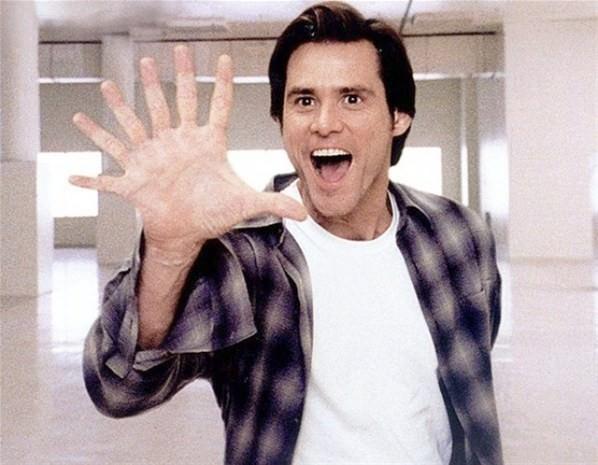 Jim Carrey - Jim Carrey'nin garip yüzler yapmadığı ve fiziksel komedi öğelerine başvurmadığı bir filmi var mı? Evet, ünlü aktör oyunculuk sınırlarını The Truman Show, The Number 23 ve (en muhteşemi) Eternal Sunshine of the Spotless Mind gibi filmlerle genişletti ama yine de en ciddi dramatik rollerinde bile abartılı yüz mimikleri yer alıyor.