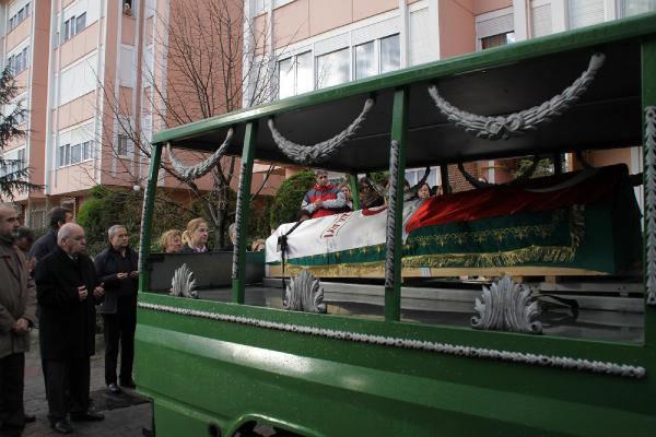 Tedavi gördüğü hastanede hayatını kaybeden eski Kandilli Rasathanesi Müdürü Prof. Dr. Ahmet Mete Işıkara son yolculuğuna uğurlanıyor