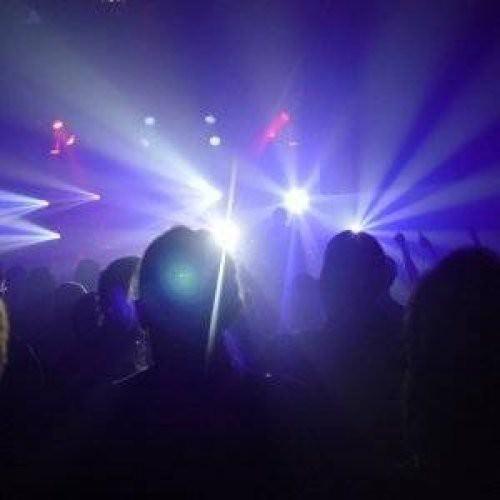 Müzisyen bir ailenin çocuğu olan Cleopatra'nın rekorları bununla bitmiyor tabii. Küçük Cleopatra, aynı zamanda iki saat boyunca kalabalık seyirci kitlesine canlı konser veren en genç şarkıcı, en çok para kazanan en genç şarkıcı, MTV müzik ödülü alan en genç şarkıcı ve bir ülkenin hit şarkısını çıkaran en genç şarkıcı rekorlarına da sahip.