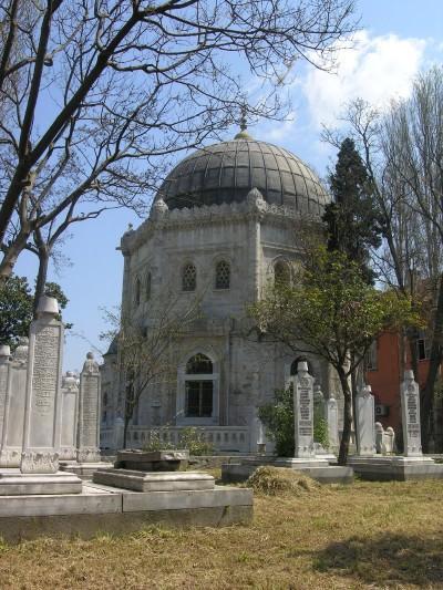 <p>Sultan V. Mehmed Reşad Türbesi</p>
<p>Boyacı Sokak - Eyüp</p>
