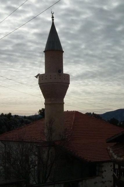 Selçuklular Dönemi'nde İpek Yolu'nun güvenliğini sağlamak amacıyla kurulan Sarı Hacılar Köyü'nde tarihi binalar restore ediliyor