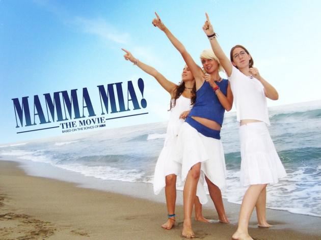 <p><strong>Mamma Mia</strong></p>
<p>Phyllida Lloyd'un yönettiği, başrollerinde Meryl Streep, Amanda Seyfried, Pierce Brosnan, Colin Firth, Stellan Skarsgård, Dominic Cooper, Julie Walters ve Christine Baranski'nin oynadığı bu eğlenceli müzikal ve fondaki Abba şarkıları size çok iyi gelecek.</p>