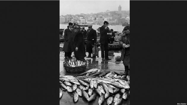  Ara Güler, yaşayan bir efsanedir. "İstanbul'un gözü" diye anılır. 