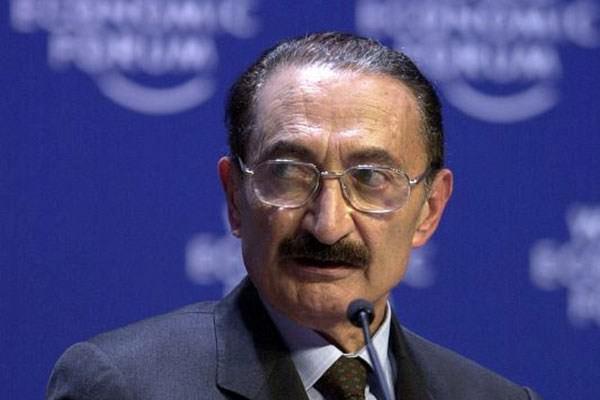 <p><strong>Ecevit yine sahnede</strong></p>
<p>1999 yılına gelindiğinde tekrar Başbakan olan Bülent Ecevit, IMF ile 1999 ve 2002 yıllarında 23,7 milyar SDR'lik iki anlaşma yaptı.</p>