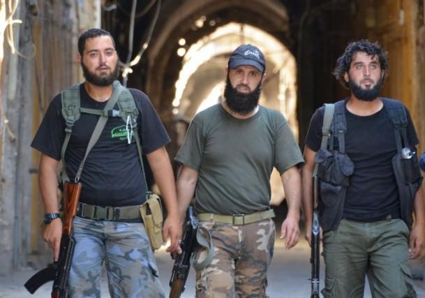 <p>Çatışmalar aralıksız devam ettiğinden harabe haldeki tarihi Cami’nin geleceğini kestirmek çok güç. “Cephe savaşı” Müslümanların en nadide “evi”nde tüm çıplaklığıyla yaşanıyor.</p>