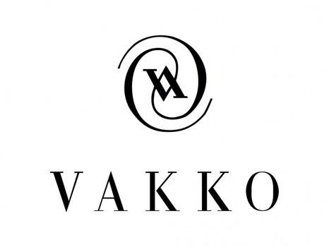 <p>Vitali ve Alber adlı iki kardeşin isimlerinin baş harflerini ve Hakko soyadının 'kko' kısmını birleştirerek oluşturduğu bir marka. Hakko kardeşler tarafından Şapka Devrimi'nin ardından 1934 yılında Şen Şapka firması adı ile kuruldu. İlk mağazası 1962 yılında Beyoğlu'nda açıldı. İlk eşarbı 1938 yılında üretmeye başladılar. Türkiye'de bayan şapkasının yoğun bir şekilde kullanıldığı dönemde Vakko en büyük çıkışlarından birisini yaptı. Bugün de eşarp ve kravat deyince Türkiye'nin ilk akla gelen markası.</p>