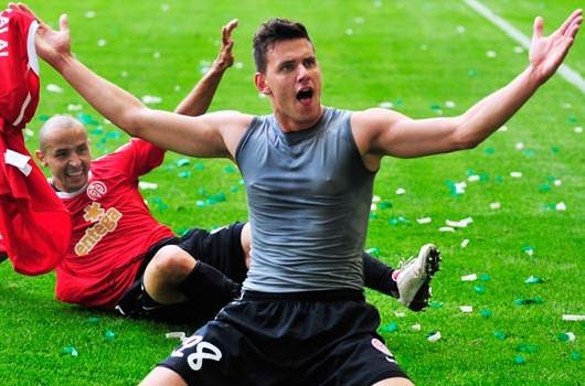 Mainz'da forma giyen Adam Szalai ile paylaşıyor. 