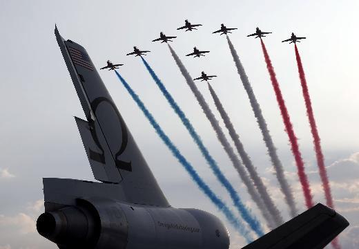 <p>Fuardaki İngiliz Hava Kuvvetleri'nin gösterisi</p>