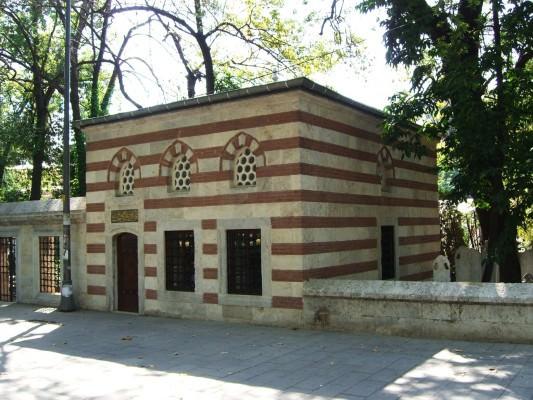 <p>Zal Mahmud Paşa Türbesi</p>
<p>Feshand Caddesi Zal Mahmud Paşa Camii bahçesi - Eyüp</p>