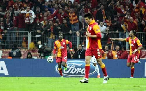 <h1>L'EQUIPE (FRANSA)</h1>
<div class="galeri_kattext">
<p><span class="bold_14_black">Real Madrid yenildi ancak turu geçti. İspanyol ekibi ilk maçı 3-0 kazandı ancak Galatasaray sonuna kadar savaştı. Ronaldo’nun iki golü Real’e yarı finale getirdi.</span><strong></strong></p>
</div>