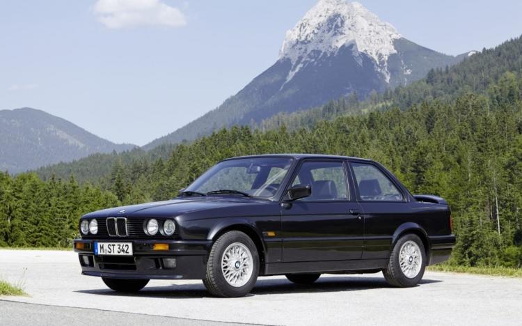 <p>BMW E30</p>
