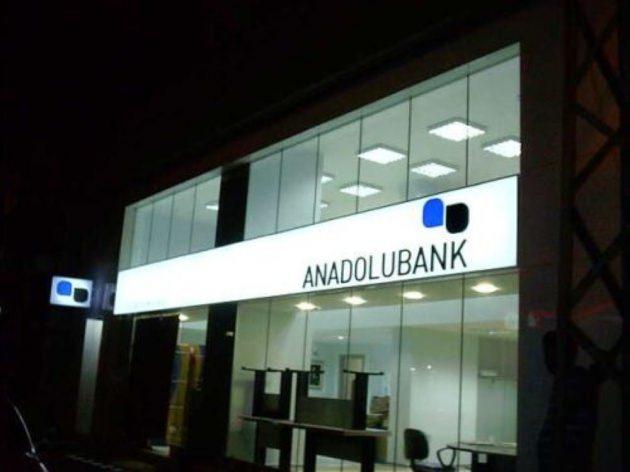<p><strong>Anadolubank 100-120 kişi</strong></p>
<p><span style="line-height: 13pt;">116 şubesi ve 2.120 çalışanı bulunuyor. 2013 yılında 25 şube açan ve 96 kişiyi bünyesine ilave eden Anadolubank, 2014yılı sonunda şube sayısını 130'a çıkarmayı ve yeni şube açılışlarına bağlı olarak da ilave 100-120 civan yeni personel almayı planlıyor. Bankanın 2015 yılı sonunda 150 şubeye ulaşma hedefleniyor. Ağırlıklı olarak işe alım yapılan pozisyonlar; KOBİ bankacılığı, ticari bankacılık, işletme bankacılığı, bireysel bankacılık ve tarım bankacılığı alanlarında deneyimli portföy yöneticiliği pozisyonları.</span></p>