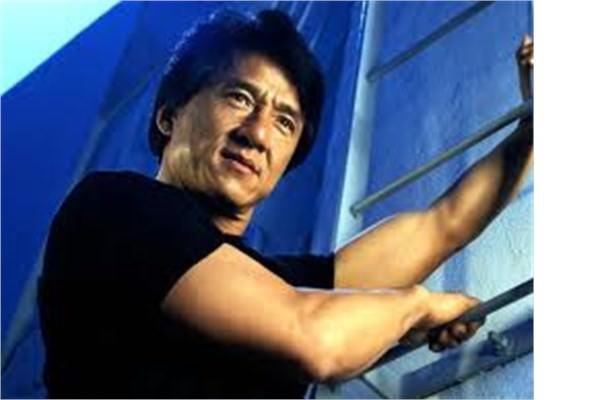<p><strong>Jackie Chan</strong><br />Hollywood yıldızı Jackie Chan de aktörler içinde yardımseverlik işleriyle en çok ilgilenenlerin başında yer alıyor.</p>