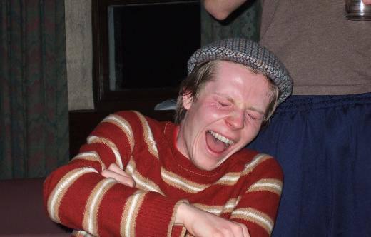 <p>Birden kendi kendinize gülmeye başladığınızda ''aklıma izlediğim bir video geldi de''şeklinde bir açıklama yapıyorsanız</p>