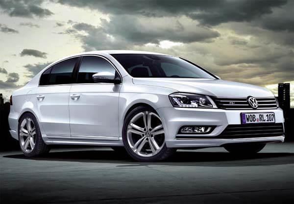 <p>Volkswagen, 2013 model Polo'da 3 bin 800, Golf'te 6 bin 100, Jetta'da 5 bin 600, Passat'ta 10 bin liraya varan indirim yapıyor.</p>