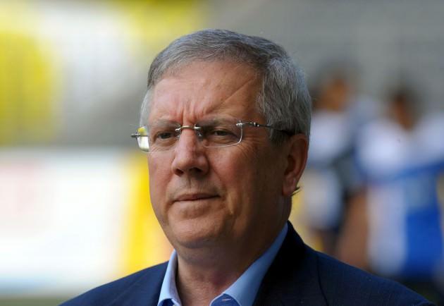 2000 yılının şubat ayında Vefa Küçük ile birkez daha başkanlık yarışına giren Aziz Yıldırım, Küçük'ü geride bırakarak 3. kez Fenerbahçe Kulübü Başkanlığı'na seçildi. Kongrede 2.657 oy alan Yıldırım, rakibine 683 oy fark attı.