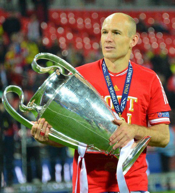 <p>Galatasaray Başkanı Ünal Aysal'ın çileği Robben: Fenerbahçe</p>
