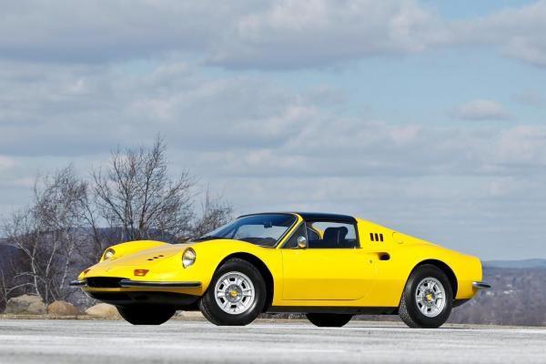 <p><strong>1972 Ferrari Dino 246 GTS</strong> <br />Otomobilin 325 bin dolar ile 375 bin dolar arasında alıcı bulması bekleniyor.</p>