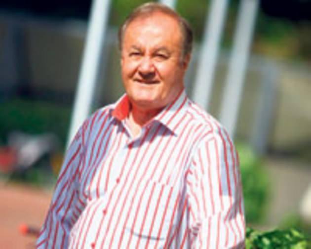 <p>ORHAN AYHAN: "Vee penaltı sayın dinleyiciler. Kim atıyor göremiyorum, sanırım Ünal. Yo yok! Hami geldi topun başına, aaa Ünal mı? Bi saniye, haa bu arada gol oldu. Evet Hami atmış."</p>