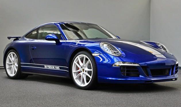 <p>Sosyal Medyaya Özel Porsche<br />Facebook'taki takipçi sayısı 5 milyonu geçen Alman spor otomobil markası Porsche, takipçilerinin istediği doğrultusunda özelleştirdiği 911 Carrera 4S'i ilk kez tanıttı. </p>