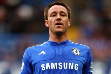 <p>İngiltere'de Chelsea'den başka bir takımda oynamayacağını dile getiren Terry büyük ihtimalle sezon sonunda Ada'dan ayrılacak. Galatasaray'ın yanı sıra ona bu fırsatlatı eş değerde sunabilecek diğer bir Türk devi Fenerbahçe de transfer için sırada. Şimdi iki takım camiası da Terry'nin ne karar vereceğini dört gözle bekliyor... Kaynak: Fotomaç</p>