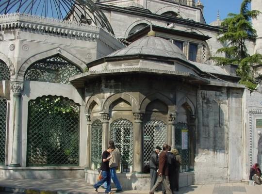 <p>Gülnuş Sultan Türbesi</p>
<p>Yeni Valide Camii yanı - Üsküdar</p>
