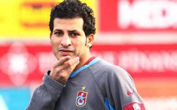 <p><strong>Sayed Moawad (Trabzonspor, 2007-08)</strong><br /><br /> Transferinden önce Mısır'ın en iyi sol bek oyuncusu olduğu söyleniyordu. Ancak 28 yaşına kadar kendisini kimsenin keşfedememiş olması, bazı şeylerin işaretçisi gibiydi. 2007-2008 sezonunun devre arasında kiralık olarak transfer edilen Moawad sadece 4 maça çıktıktan sonra sezon sonunda Al-Ahly'ye imza attı.</p>