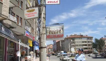 Ticaret unvanına, ''Türk'', ''Türkiye'', ''Cumhuriyet'' ve ''Milli'' kelimelerini Bakanlar Kurulu kararı olmadan koyan tacirler, 3 aydan 2 yıla kadar hapis veya adli para cezasıyla cezalandırılacak.