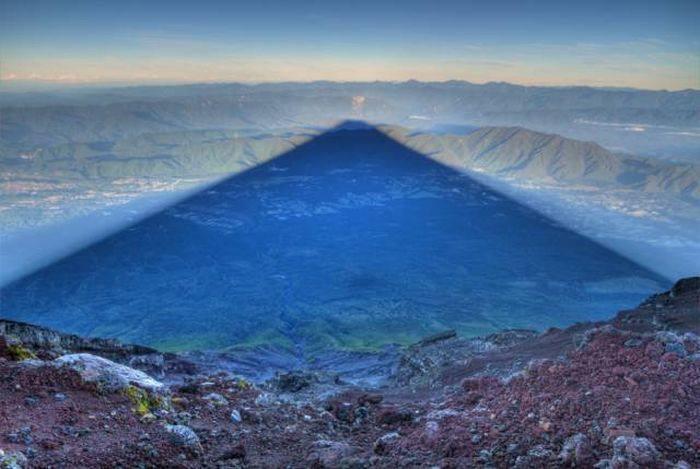 <p>55- Fuji dağının gölgesi 15mil uzaklıkta...</p>
